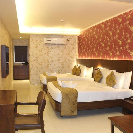 Hotel Madhuban Silvassa Eksteriør billede