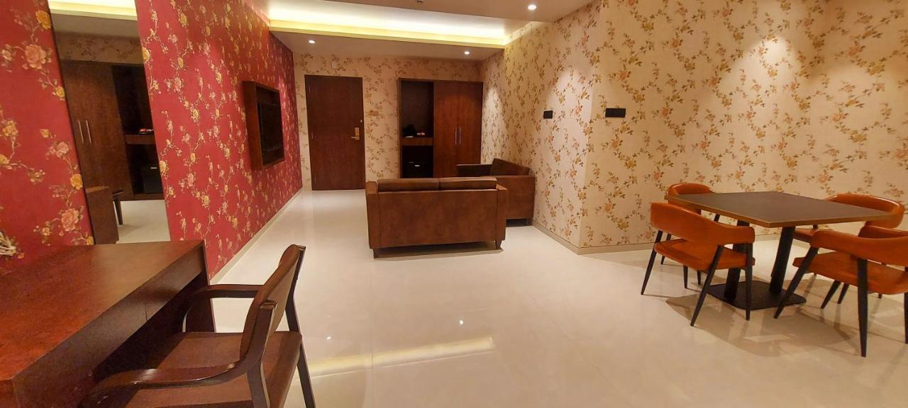 Hotel Madhuban Silvassa Eksteriør billede