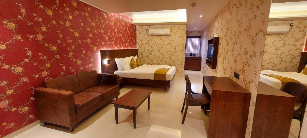 Hotel Madhuban Silvassa Eksteriør billede