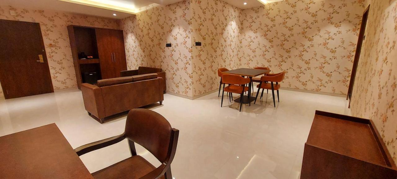 Hotel Madhuban Silvassa Eksteriør billede