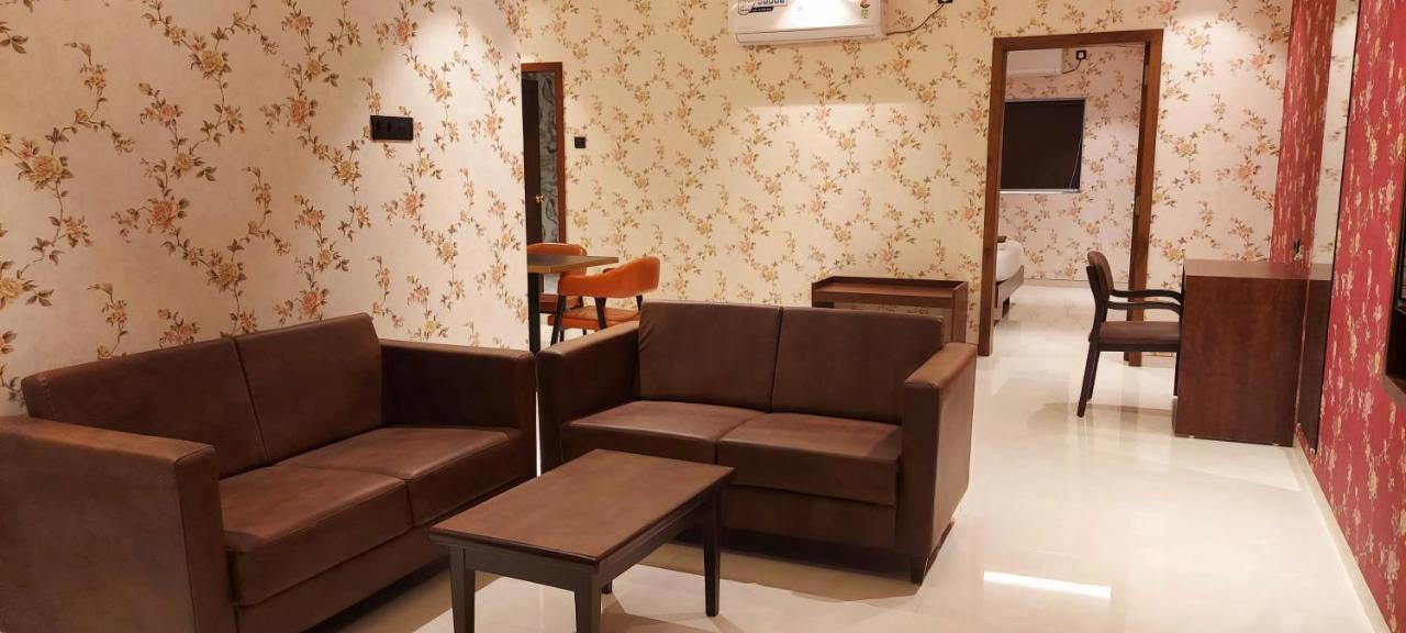 Hotel Madhuban Silvassa Eksteriør billede