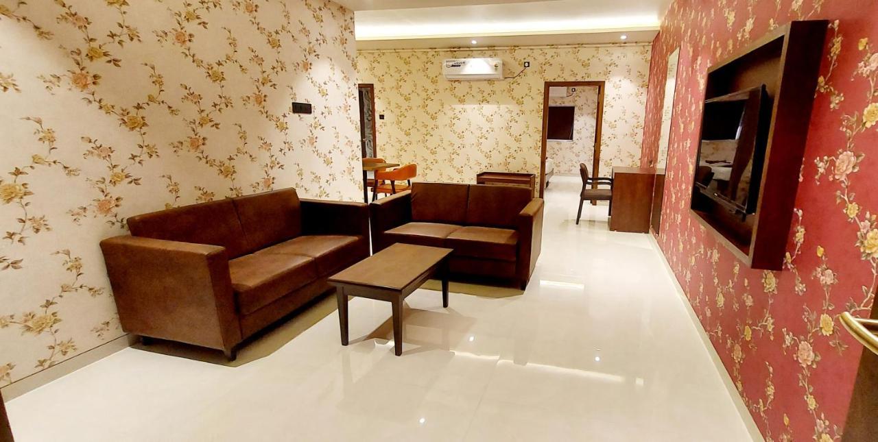 Hotel Madhuban Silvassa Eksteriør billede