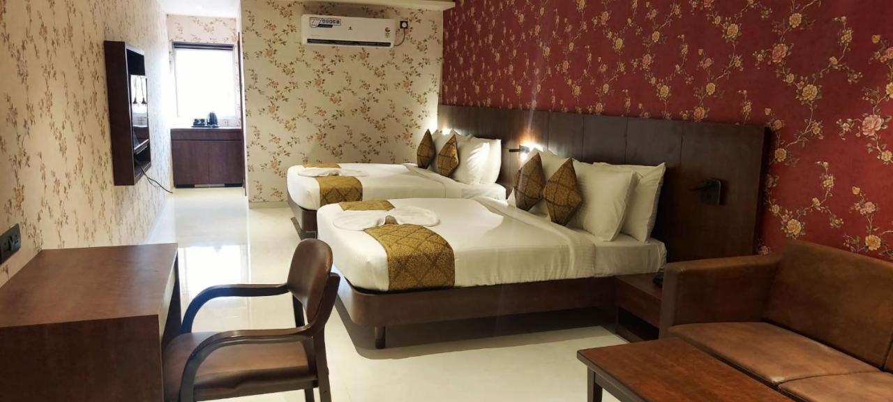 Hotel Madhuban Silvassa Eksteriør billede