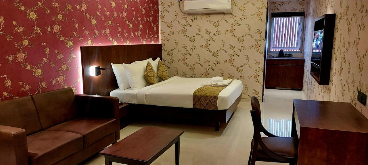 Hotel Madhuban Silvassa Eksteriør billede