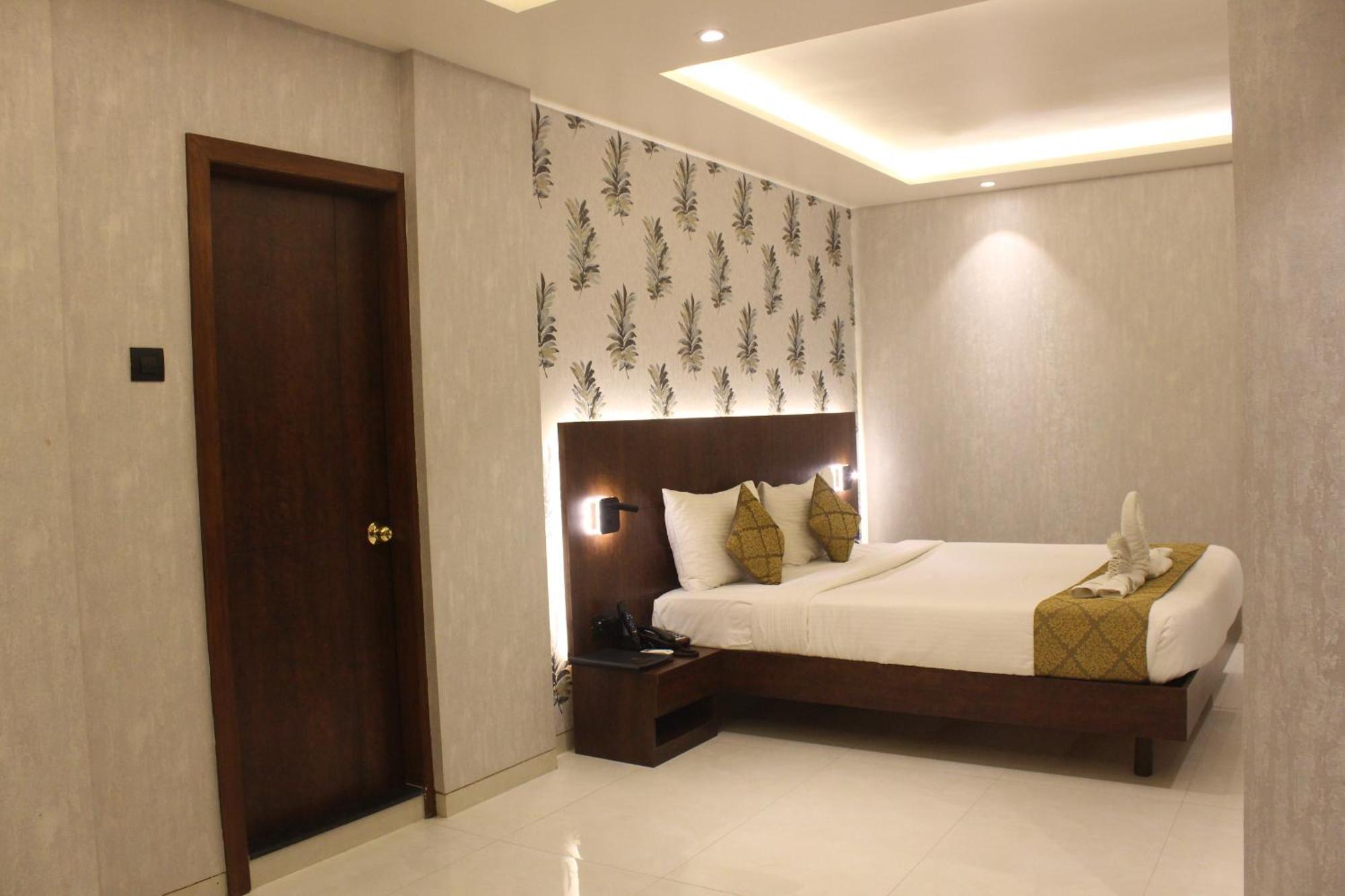 Hotel Madhuban Silvassa Eksteriør billede