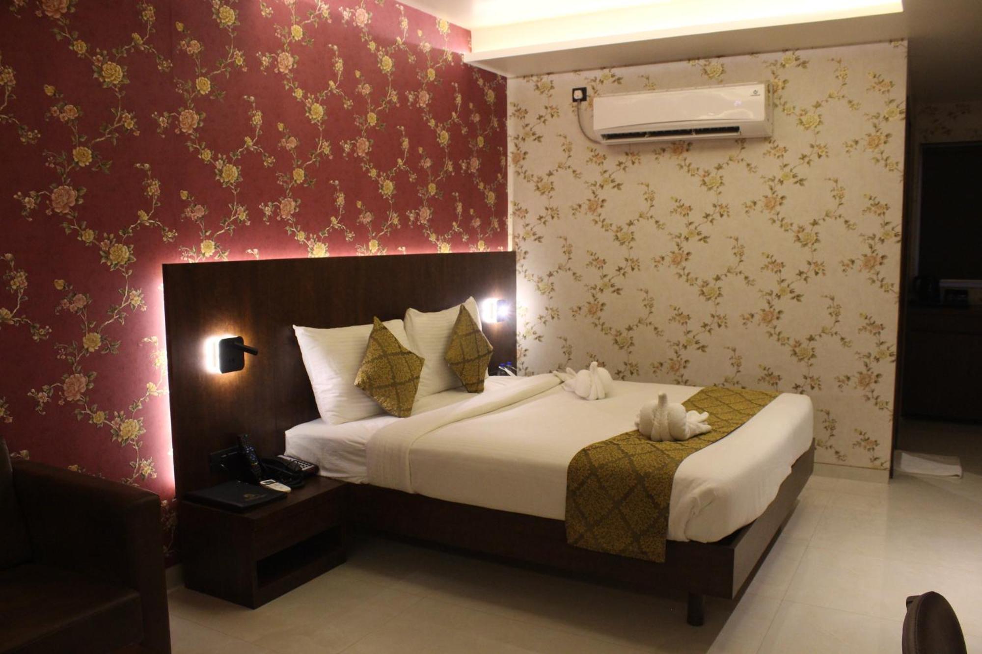 Hotel Madhuban Silvassa Eksteriør billede