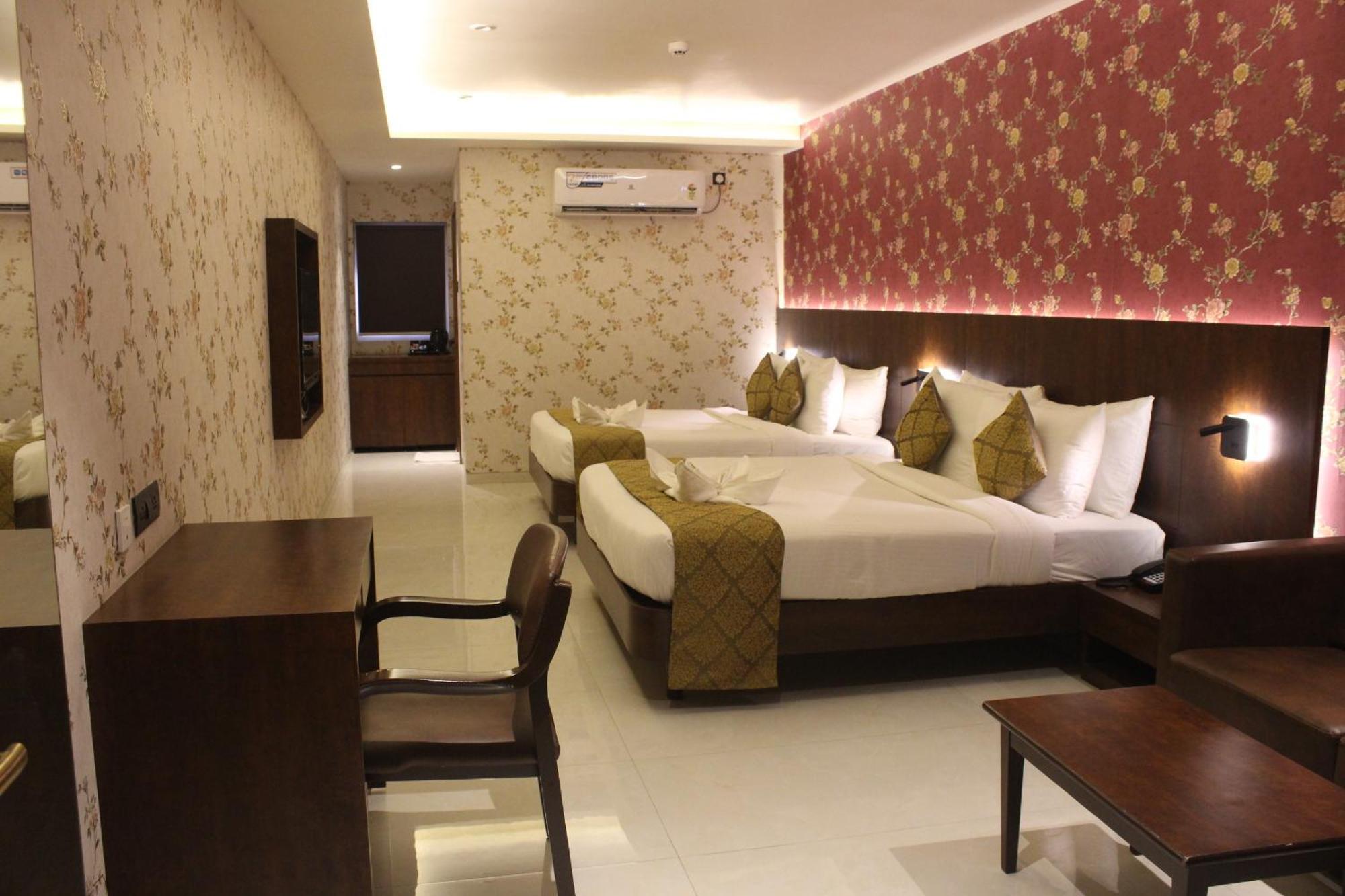 Hotel Madhuban Silvassa Eksteriør billede