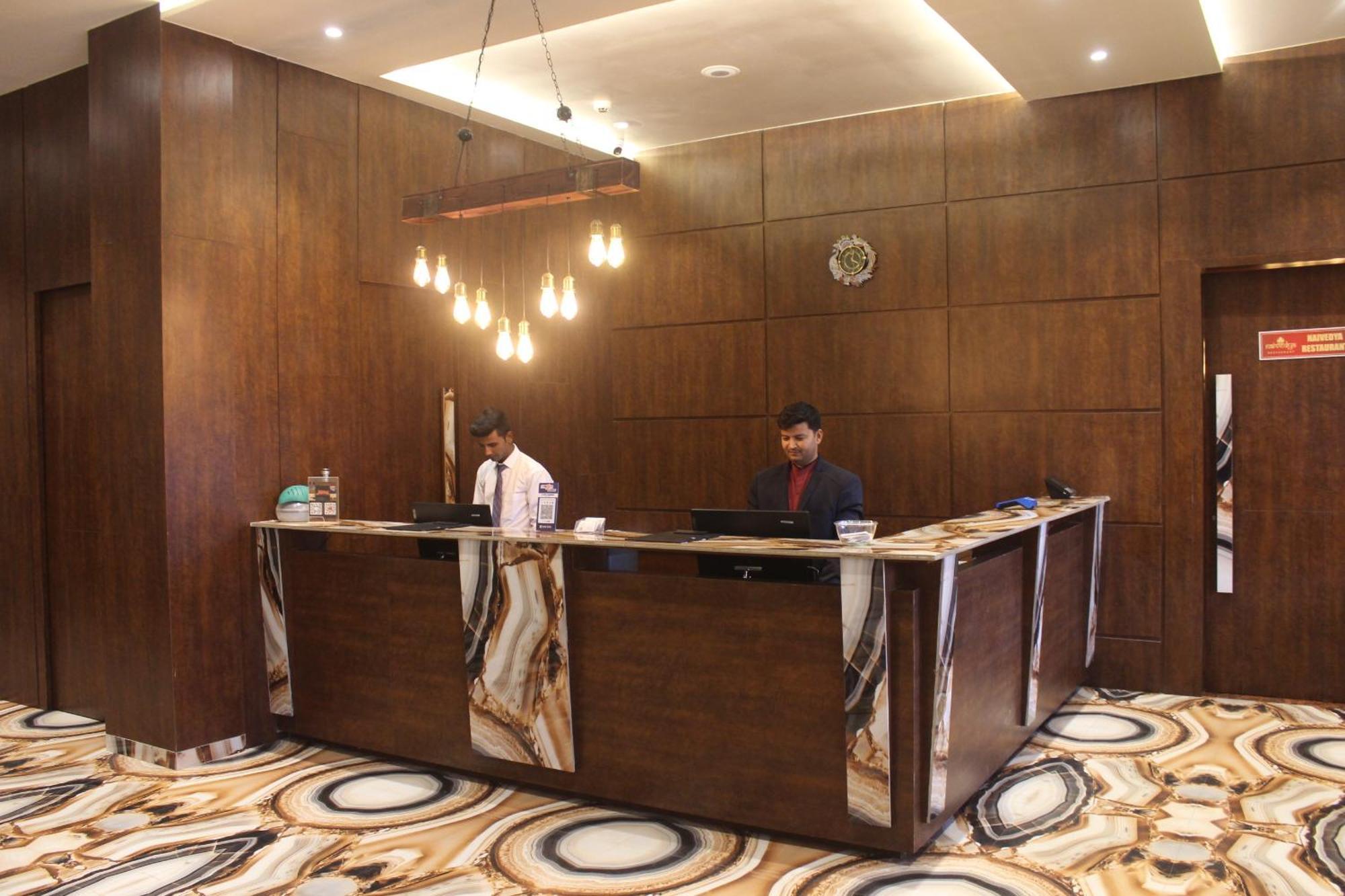 Hotel Madhuban Silvassa Eksteriør billede